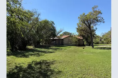 2110 16th Street, Hondo, TX 78861 - Photo 12