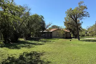2110 16th St, Hondo, TX 78861 - Photo 12