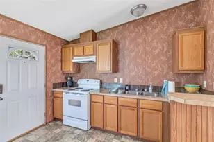 637 Troy St, Anahuac, TX 77514 - Photo 10