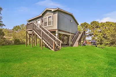 637 Troy Street, Anahuac, TX 77514 - Photo 2