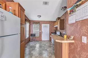 637 Troy St, Anahuac, TX 77514 - Photo 14