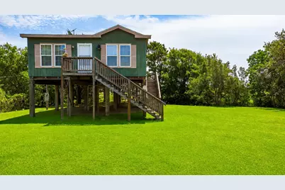 637 Troy Street, Anahuac, TX 77514 - Photo 4