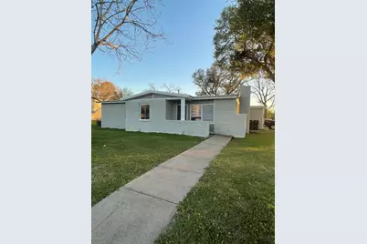 611 Sarah Street, Edna, TX 77957 - Photo 1