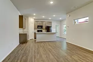 409 S 12th St, Conroe, TX 77301 - Photo 4