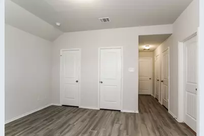 8810 Lar-Ree Oaks Circle, Houston, TX 77028 - Photo 10