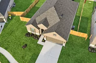 2323 Poseidon St, League City, TX 77573 - Photo 2