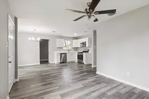 8646 Whitecastle Ln, Houston, TX 77088 - Photo 4