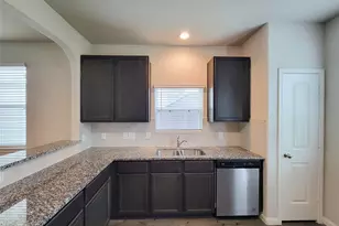 4918 Purple Wisteria Ln, Spring, TX 77373 - Photo 10