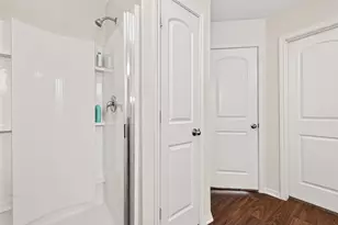 10538 Pine Landing Dr, Houston, TX 77088 - Photo 8