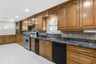 6603 Kury Ln, Houston, TX 77008 - Photo 16