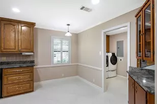 6603 Kury Ln, Houston, TX 77008 - Photo 18