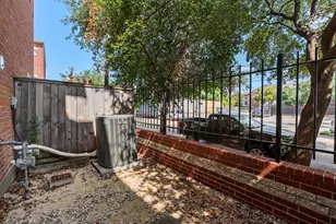 8715 Meadowcroft Dr, Houston, TX 77063 - Photo 18