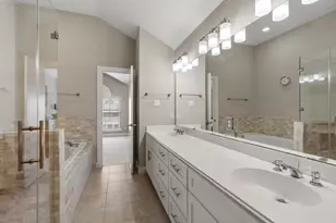 8715 Meadowcroft Dr, Houston, TX 77063 - Photo 12