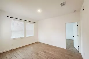 8430 Bay Rdg Cir, Baytown, TX 77523 - Photo 18