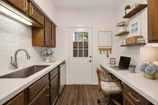 1201 Bering Dr, Houston, TX 77057 - Photo 8
