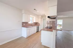 9418 Beverly Hill St, Houston, TX 77063 - Photo 2
