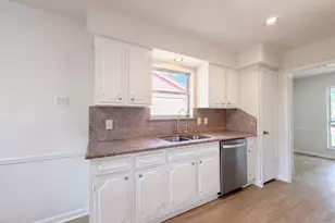 9418 Beverly Hill St, Houston, TX 77063 - Photo 8