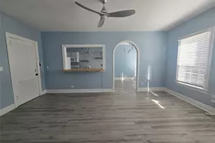 725 Broadway Ave, Galveston, TX 77550 - Photo 6