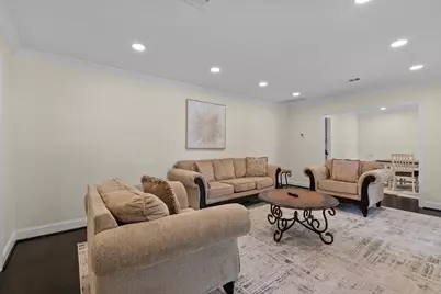 2402 Chimney Rock Road, Houston, TX 77056 - Photo 10