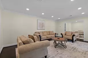 2402 Chimney Rock Rd, Houston, TX 77056 - Photo 10
