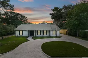 2402 Chimney Rock Rd, Houston, TX 77056 - Photo 1