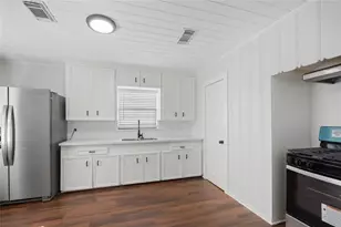 215 Caplin St, Houston, TX 77022 - Photo 20
