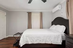 215 Caplin St, Houston, TX 77022 - Photo 16