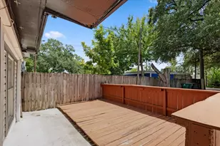 215 Caplin St, Houston, TX 77022 - Photo 18