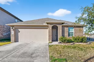 831 Petunia Falls Ln, Rosharon, TX 77583 - Photo 2