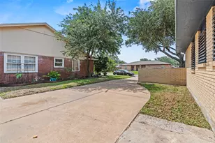 7009 Youpon Dr, Galveston, TX 77551 - Photo 34