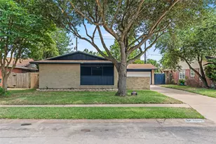 7009 Youpon Dr, Galveston, TX 77551 - Photo 8