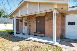 622 N 13th St, La Porte, TX 77571 - Photo 2