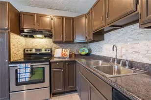 622 N 13th St, La Porte, TX 77571 - Photo 8