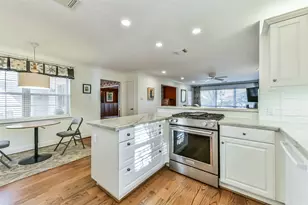 1510 Saxony Ln, Houston, TX 77058 - Photo 8