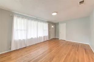 5025 Hazelton St, Houston, TX 77035 - Photo 10