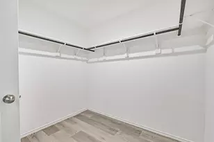 3930 Hawaiian Ct, Baytown, TX 77521 - Photo 14