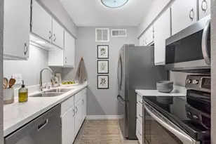 7575 Katy Fwy, Houston, TX 77024 - Photo 4