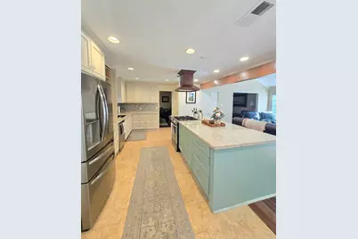10115 Holly Springs Drive, Houston, TX 77042 - Photo 14