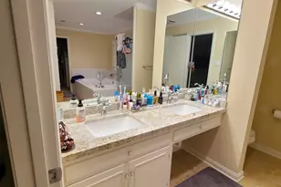 10115 Holly Springs Dr, Houston, TX 77042 - Photo 8