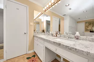 10115 Holly Springs Dr, Houston, TX 77042 - Photo 18