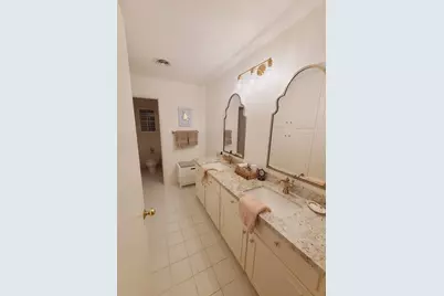 10115 Holly Springs Drive, Houston, TX 77042 - Photo 6