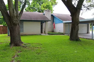 1704 Redwood Cir, Alvin, TX 77511 - Photo 2