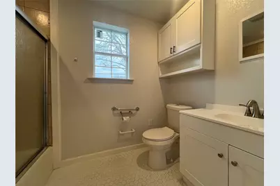 711 N Grimes Street, Giddings, TX 78942 - Photo 12