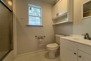 711 N Grimes St, Giddings, TX 78942 - Photo 12