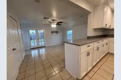 711 N Grimes Street, Giddings, TX 78942 - Photo 6