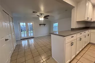 711 N Grimes St, Giddings, TX 78942 - Photo 6