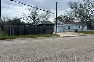 711 N Grimes St, Giddings, TX 78942 - Photo 18