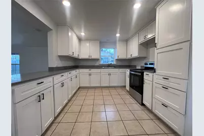 711 N Grimes Street, Giddings, TX 78942 - Photo 4