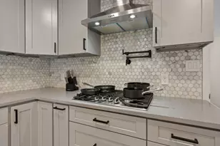 2402 Chimney Rock Rd, Houston, TX 77056 - Photo 8