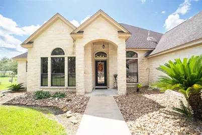 205 W Bronco Bend, Angleton, TX 77515 - Photo 4